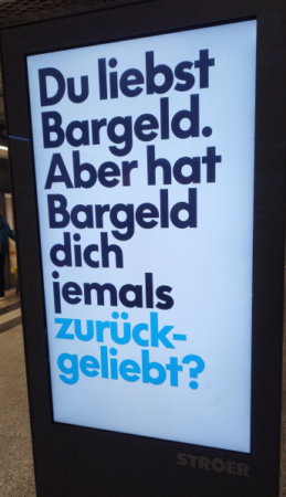 Anti-Bargeld-Plakat im Hauptbahnhof Duisburg