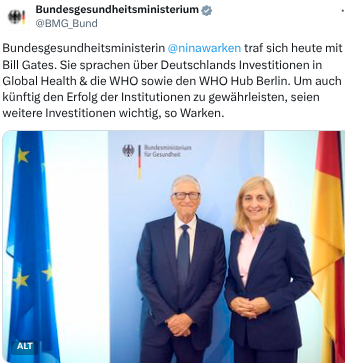Foto von Bill Gates und Nina Warken vor Logo des Bundesgesundheitsministeriums